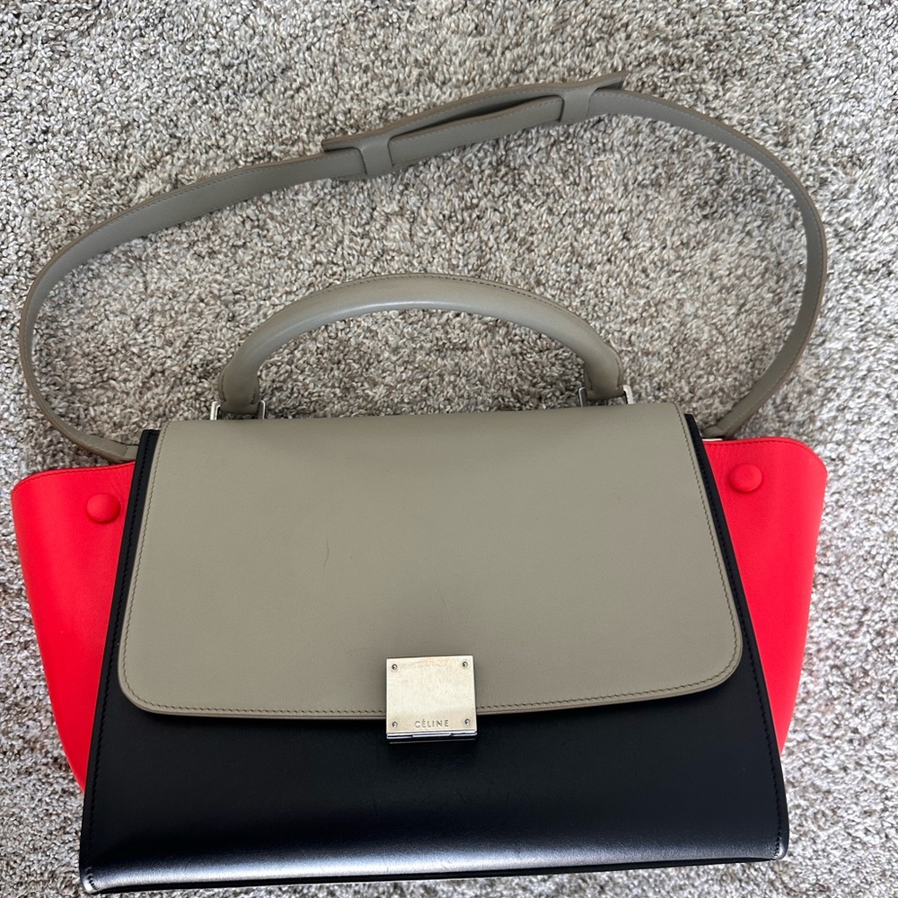 CELINE Leather Trapeze Medium Authentic